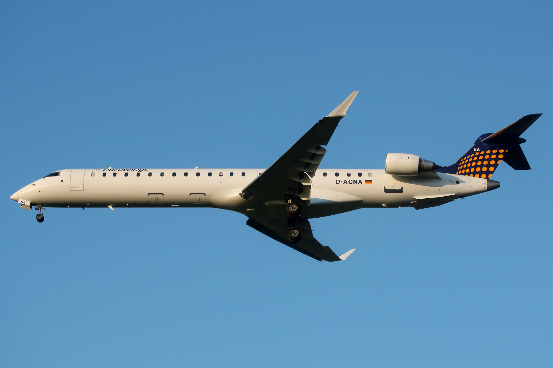 D-ACNA, Eurowings (Samoloty » Spotting na EPWA » Mitsubishi Regional Jet » CRJ-900 » Eurowings)