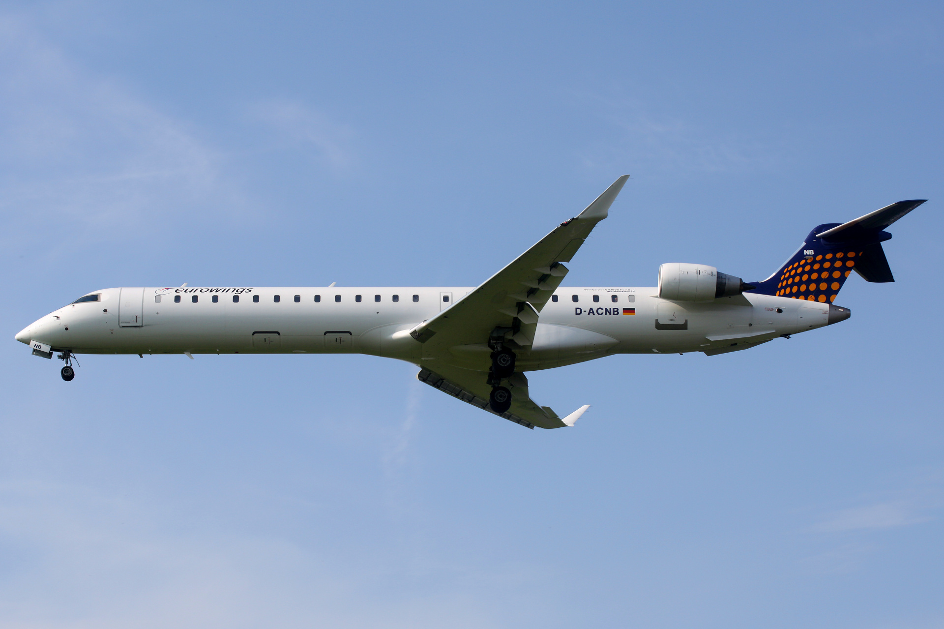 D-ACNB, Eurowings (Samoloty » Spotting na EPWA » Mitsubishi Regional Jet » CRJ-900 » Eurowings)