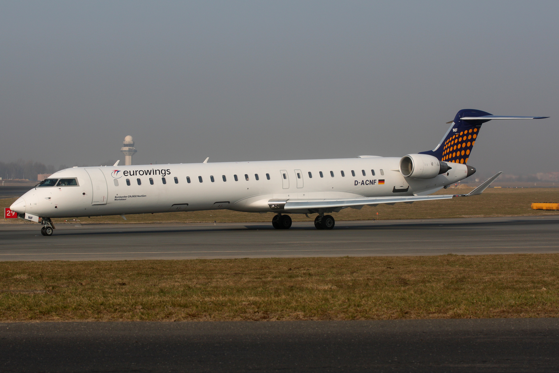 D-ACNF, Eurowings (Samoloty » Spotting na EPWA » Mitsubishi Regional Jet » CRJ-900 » Eurowings)