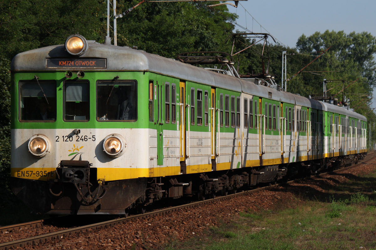 EN57-935 (Pojazdy » Pociągi i lokomotywy » Pafawag 5B/6B EN57 i pochodne)