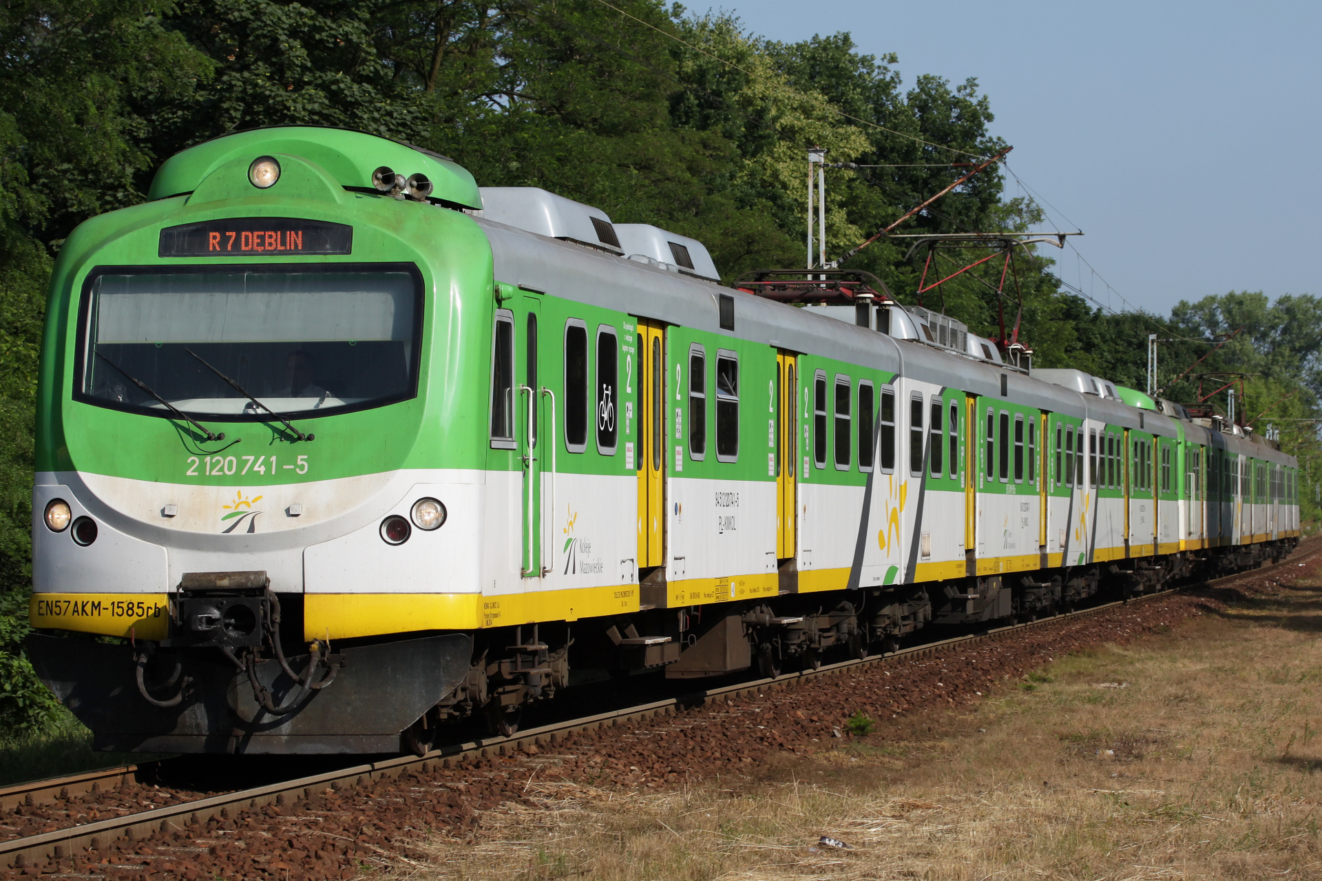EN57AKM-1585 (Vehicles » Trains and Locomotives » Pafawag 5B/6B EN57 and revisions)