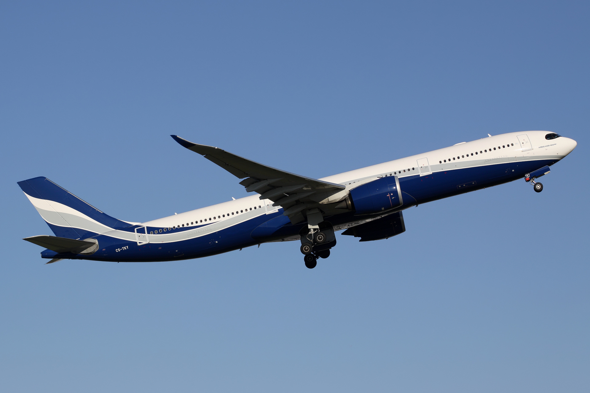 CS-TKY, Hi Fly (Samoloty » Spotting na EPWA » Airbus A330-900 (A330neo))