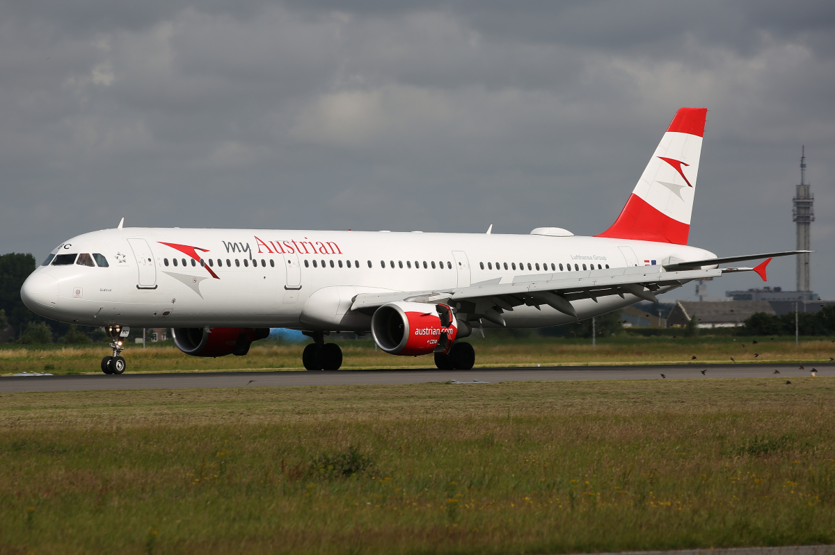OE-LBC, Austrian Airlines (Samoloty » Spotting na Schiphol » Airbus A321-100)