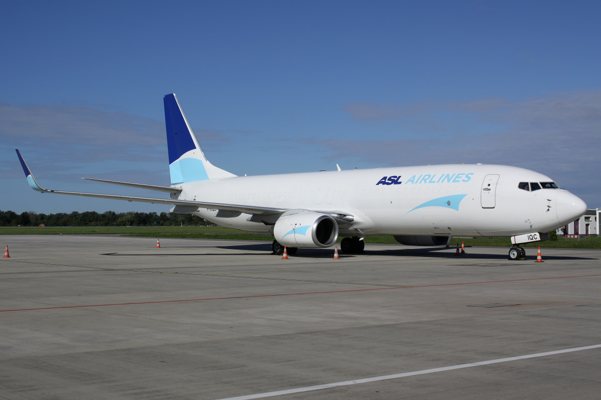 F-HIQC, ASL Airlines France (Samoloty » Spotting na EPWA » Boeing 737-800SF)