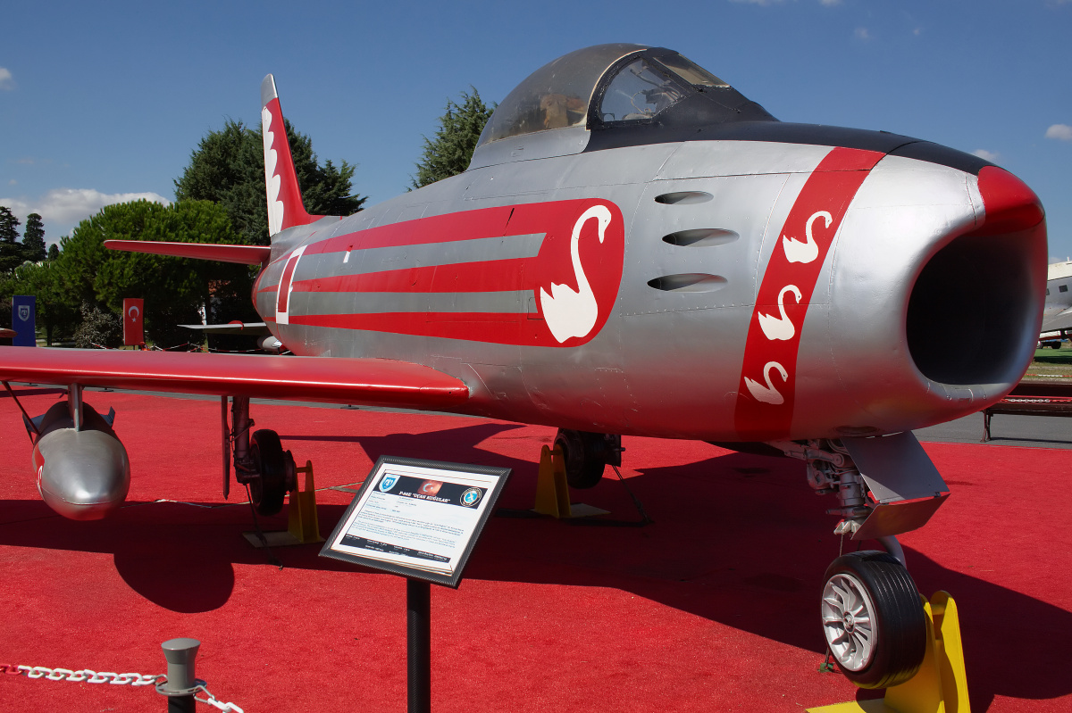 Canadair Sabre MK. 2 (F-86E), 19268, Tureckie Siły Powietrzne (malowanie Uçan Kuğular - Flying Swans) (Samoloty » Muzeum Tureckich Sił Powietrznych)