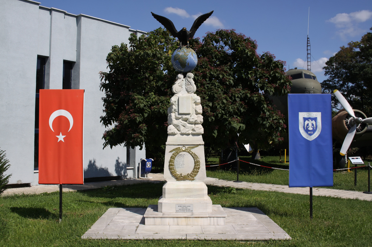 Pamięci tureckich pilotów (Samoloty » Muzeum Tureckich Sił Powietrznych)