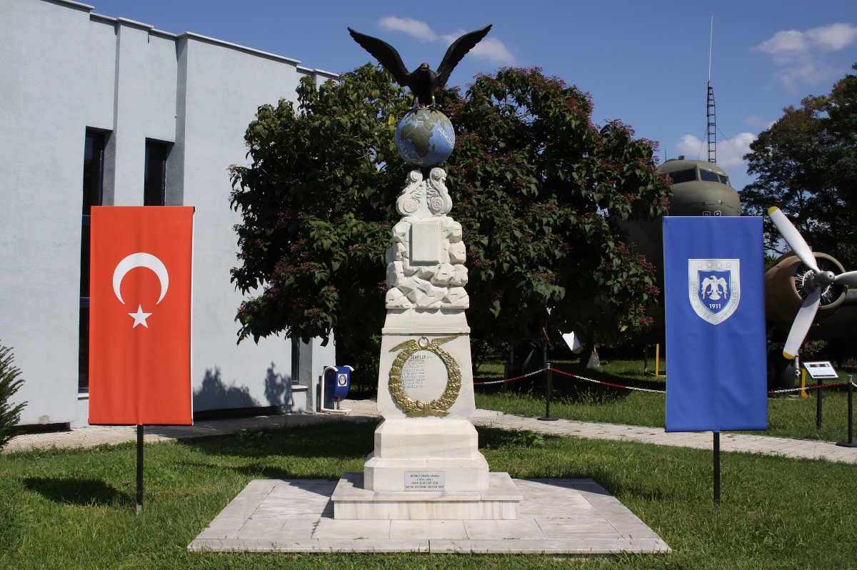 In Memory of Turkish Pilots (Aircraft » Turkish Air Force Museum)