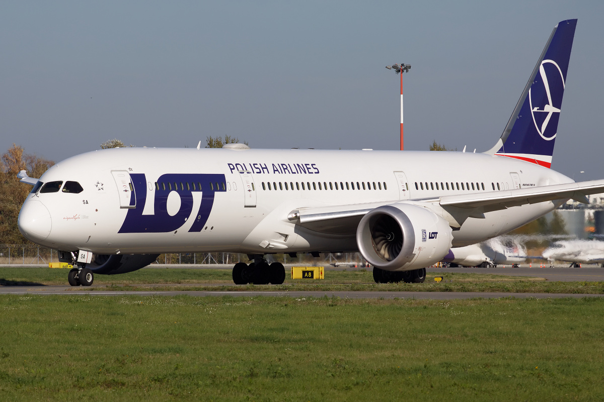 SP-LSA (Niepodległa sticker) (Aircraft » EPWA Spotting » Boeing 787-9 Dreamliner » LOT Polish Airlines)