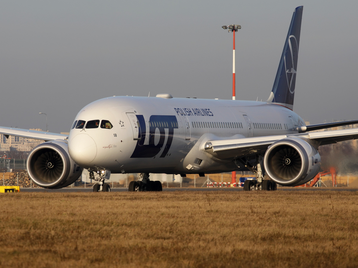 SP-LSB (naklejka Niepodległa) (Samoloty » Spotting na EPWA » Boeing 787-9 Dreamliner » Polskie Linie Lotnicze LOT)