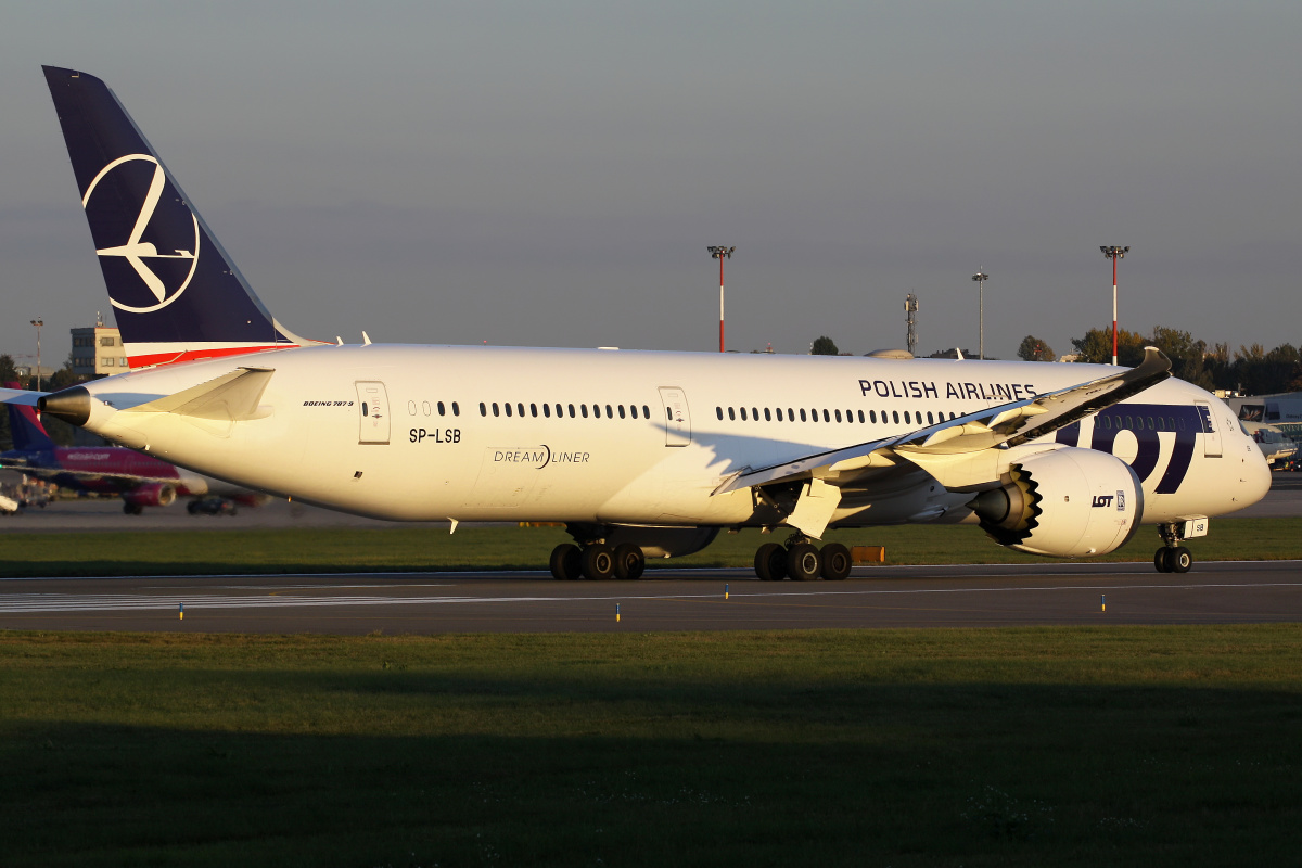 SP-LSB (Samoloty » Spotting na EPWA » Boeing 787-9 Dreamliner » Polskie Linie Lotnicze LOT)