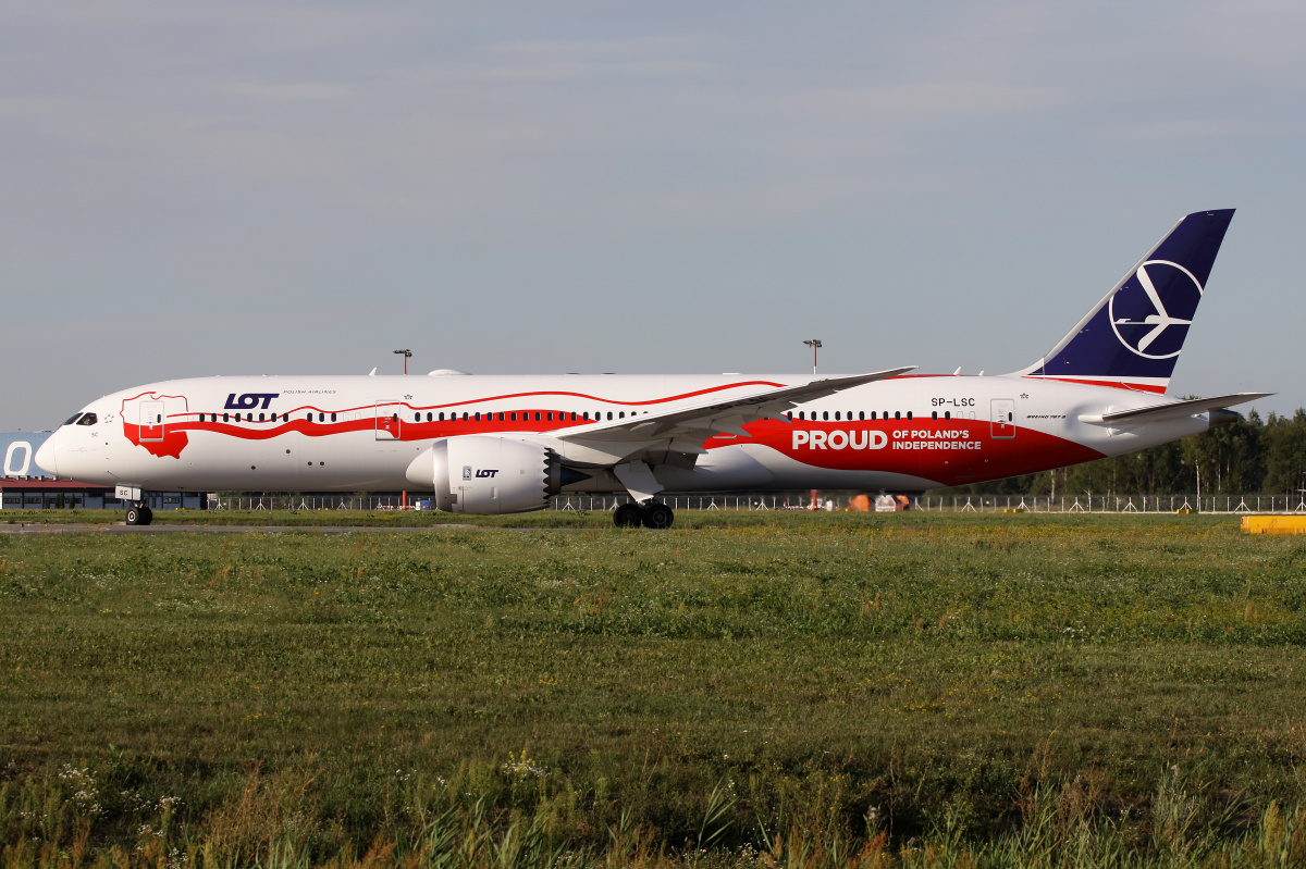 SP-LSC ("Proud of Poland's Independence" livery) (Aircraft » EPWA Spotting » Boeing 787-9 Dreamliner » LOT Polish Airlines)