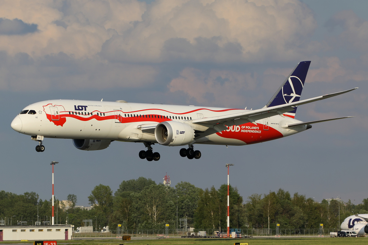 SP-LSC (Proud of Poland's Independence livery) (Aircraft » EPWA Spotting » Boeing 787-9 Dreamliner » LOT Polish Airlines)