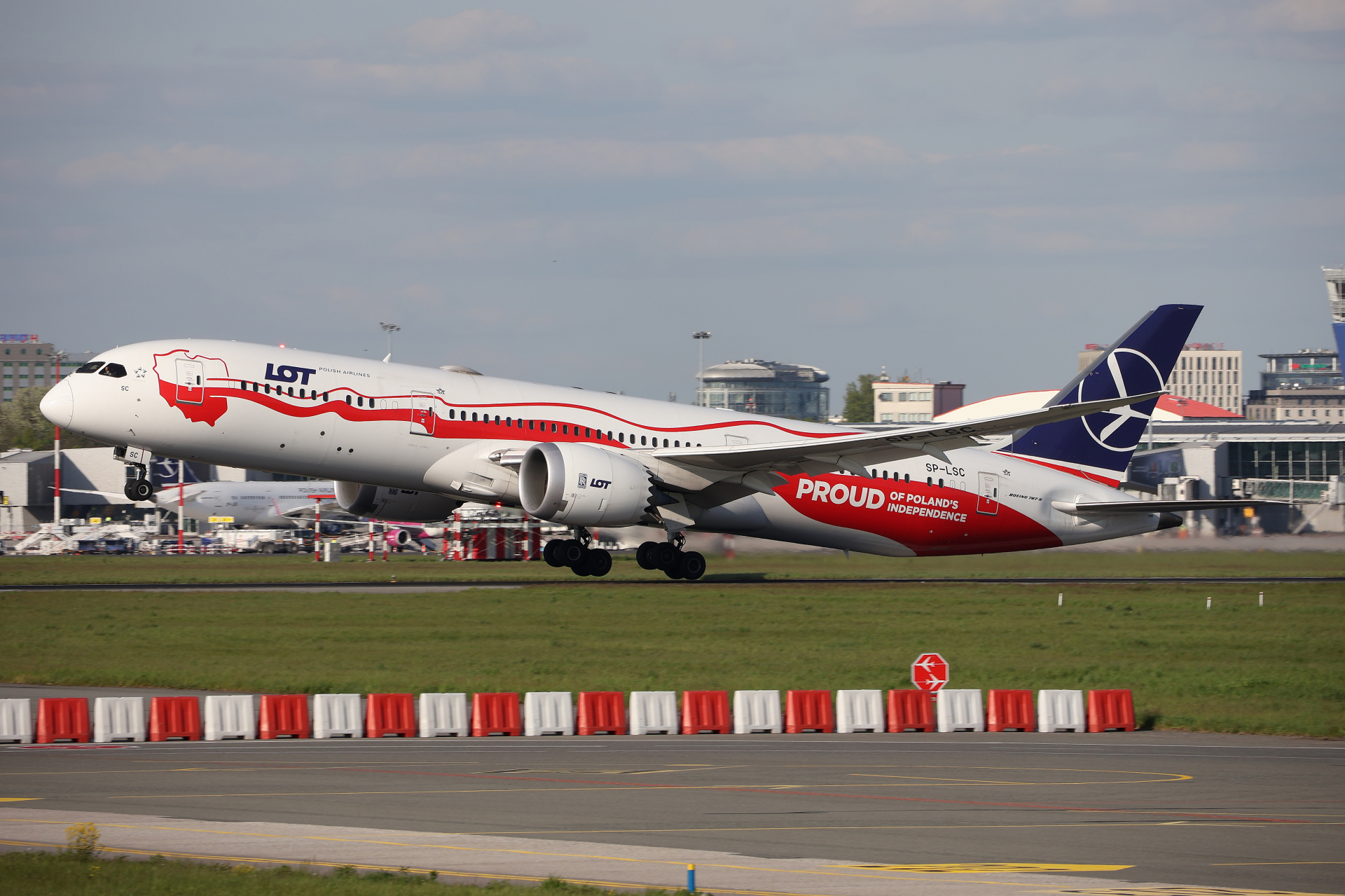 SP-LSC (Proud of Poland's Independence livery) (Aircraft » EPWA Spotting » Boeing 787-9 Dreamliner » LOT Polish Airlines)