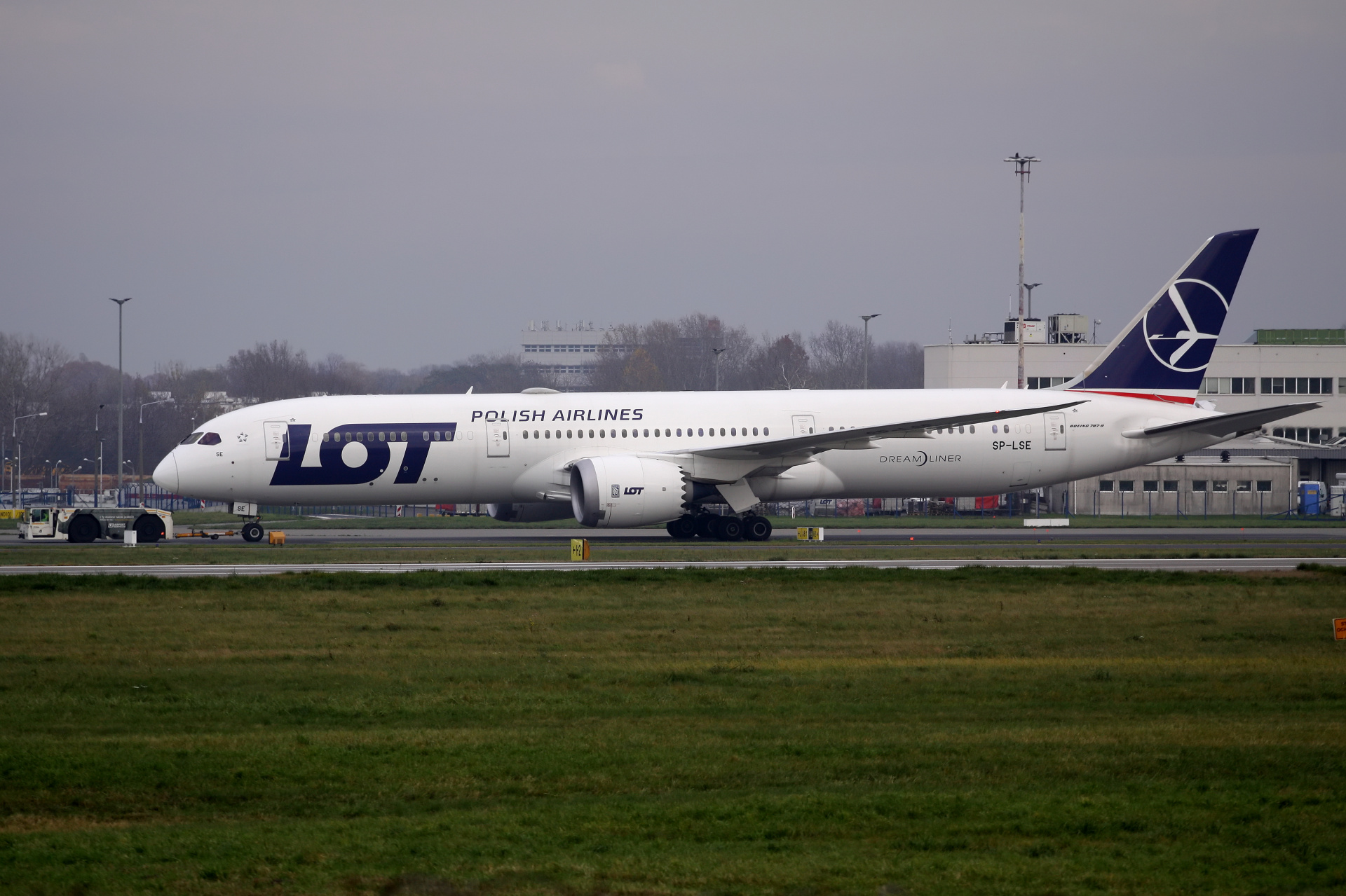 SP-LSE (Samoloty » Spotting na EPWA » Boeing 787-9 Dreamliner » Polskie Linie Lotnicze LOT)
