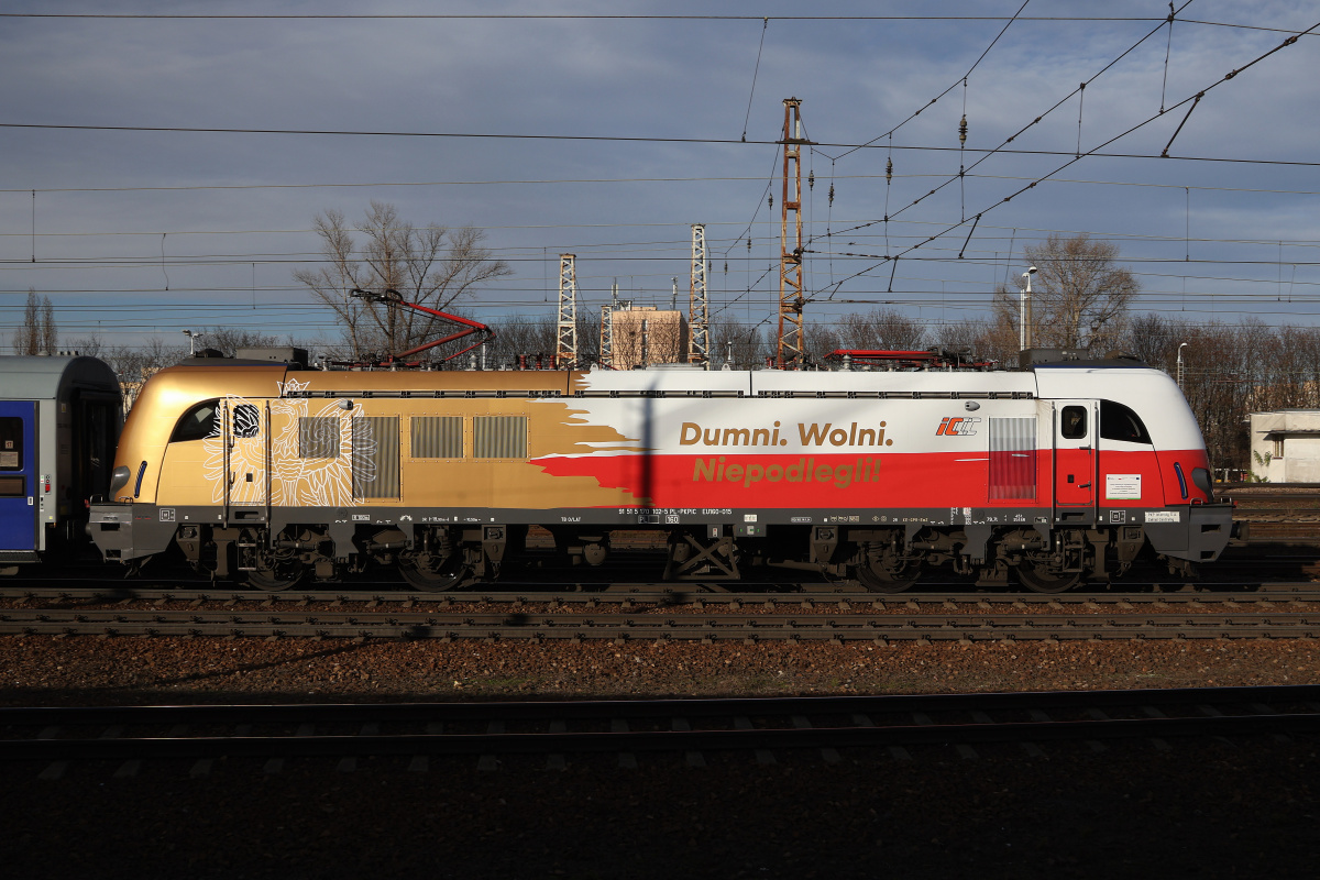 E4DCU EU160-015 ("Dumni. Wolni. Niepodlegli!" wrap)