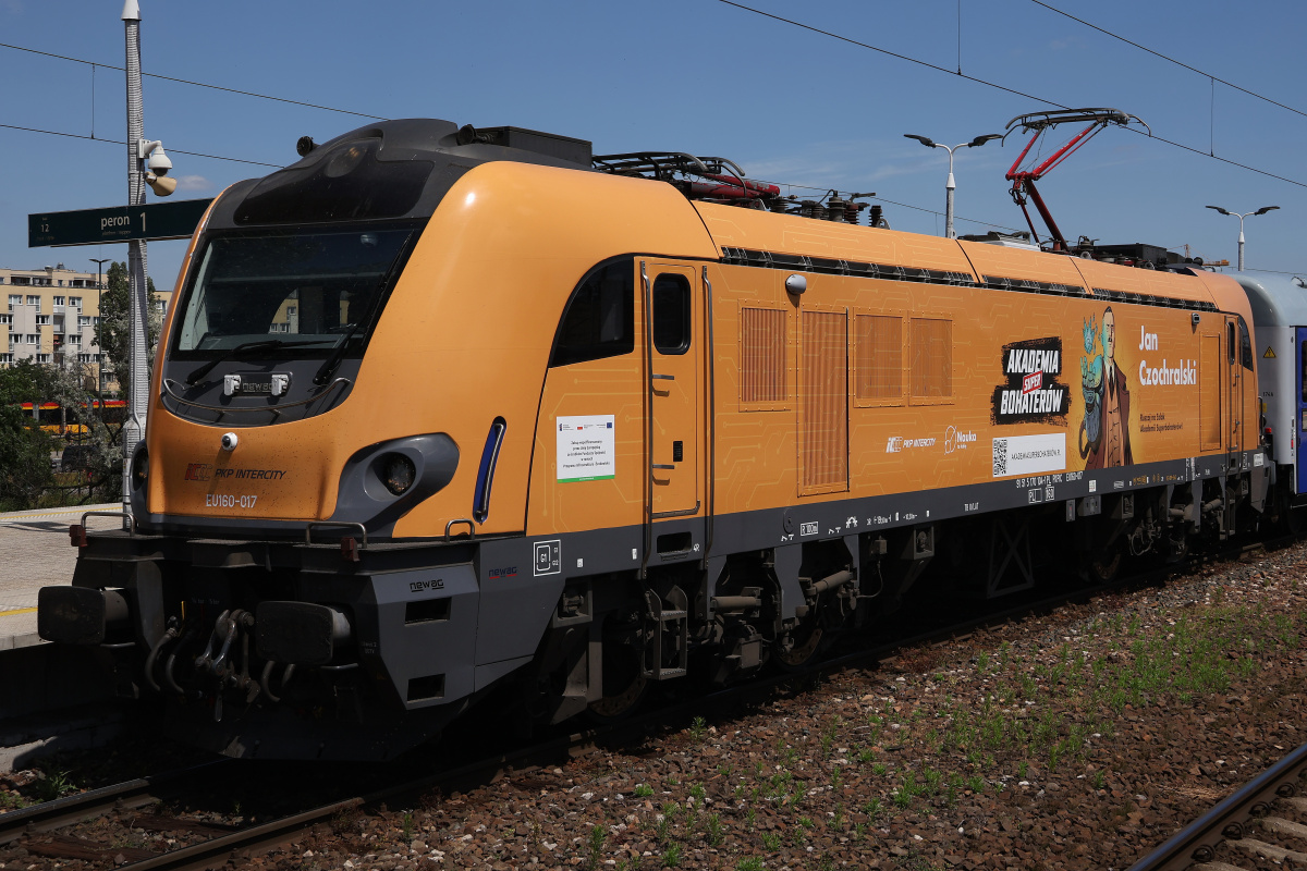 E4DCU EU160-017, PKP Intercity ("Academy of Superheroes: Jan Czochralski" wrap)