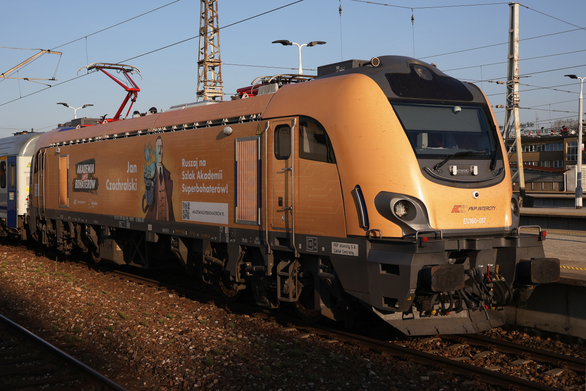 E4DCU EU160-017, PKP Intercity ("Academy of Superheroes: Jan Czochralski" wrap)