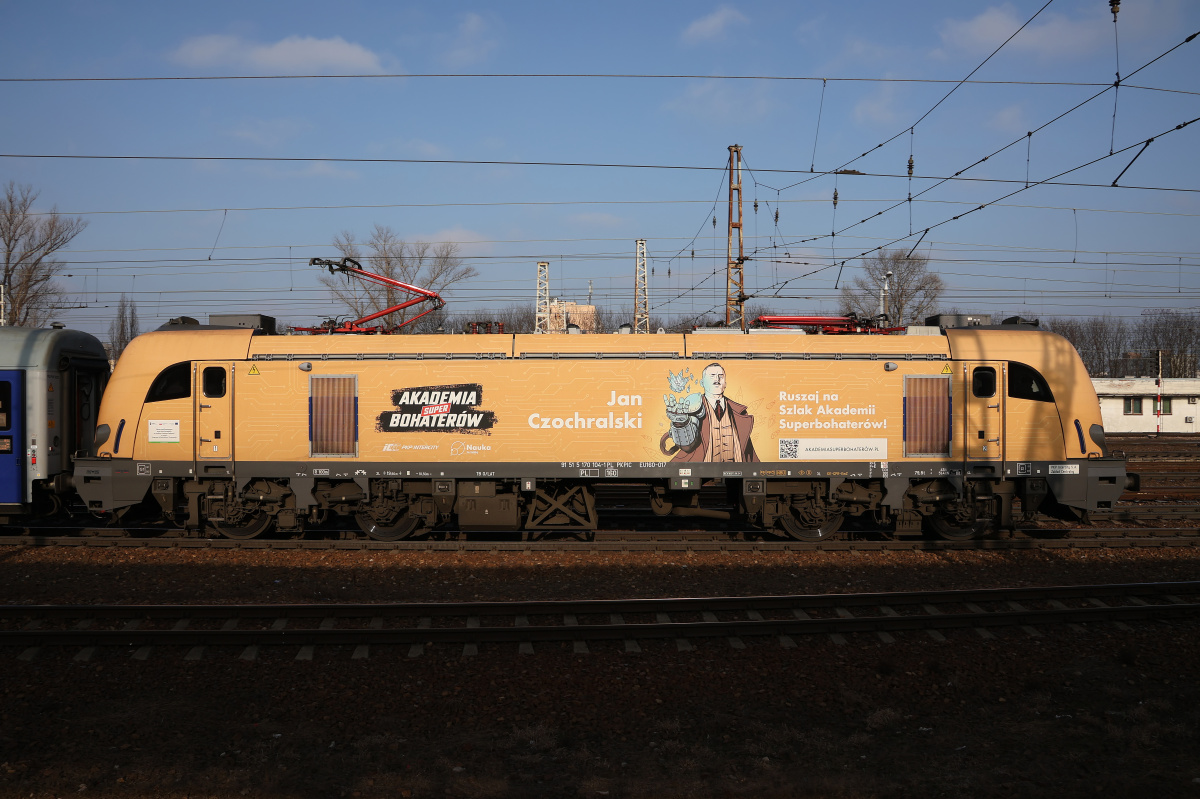 E4DCU EU160-017, PKP Intercity ("Academy of Superheroes: Jan Czochralski" wrap)