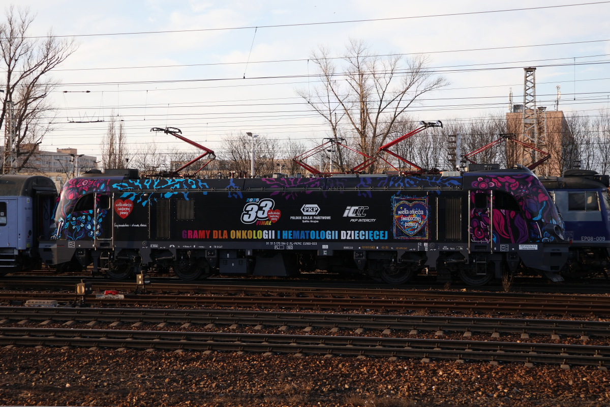 E4DCU EU160-033, PKP Intercity ("33rd Finale of Great Orchestra of Christmas Charity" wrap)