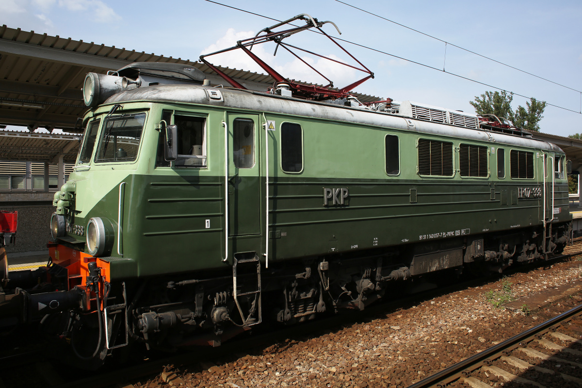 EP07-338 (new retro livery)