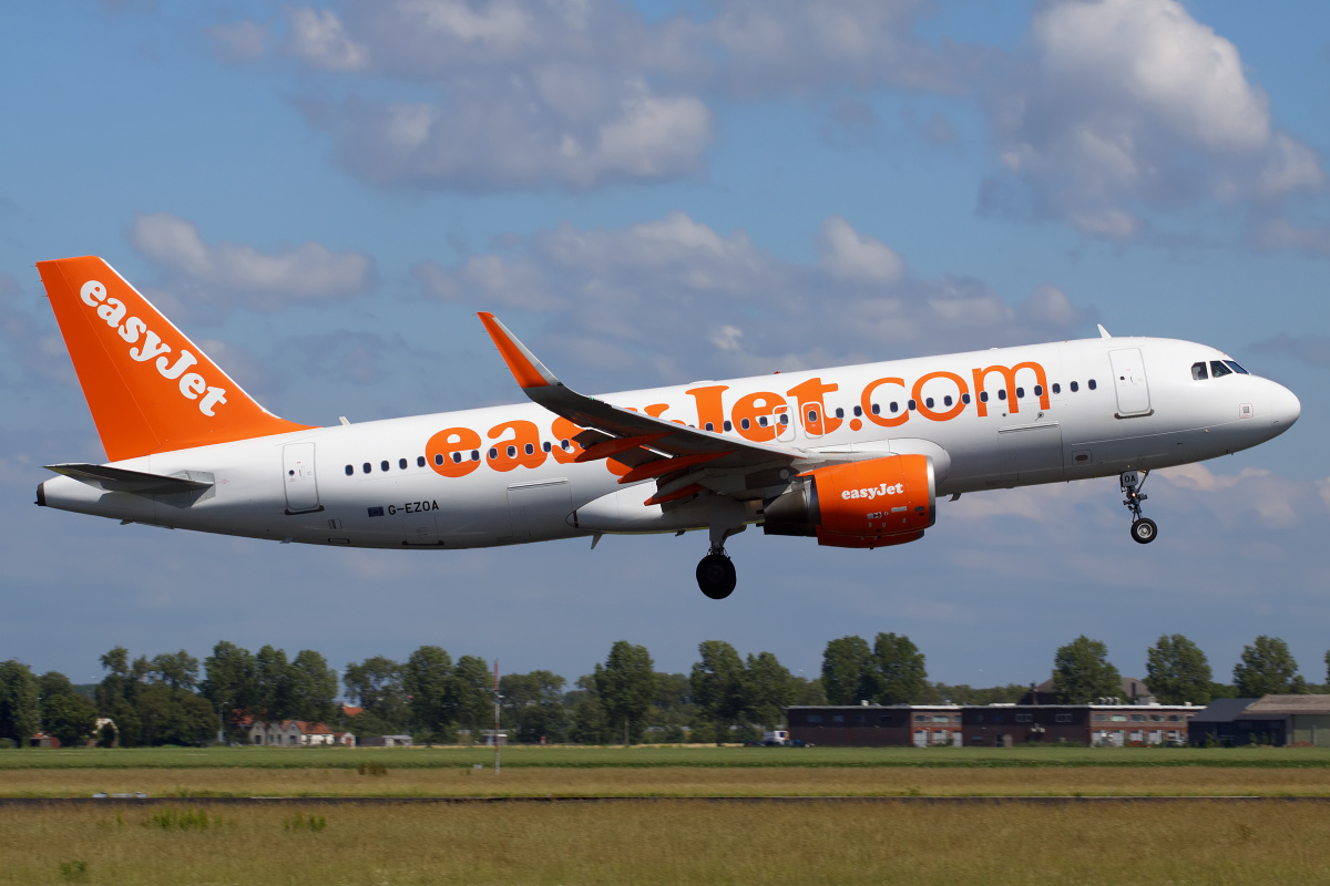 G-EZOA (Aircraft » Schiphol Spotting » Airbus A320-200 » EasyJet)