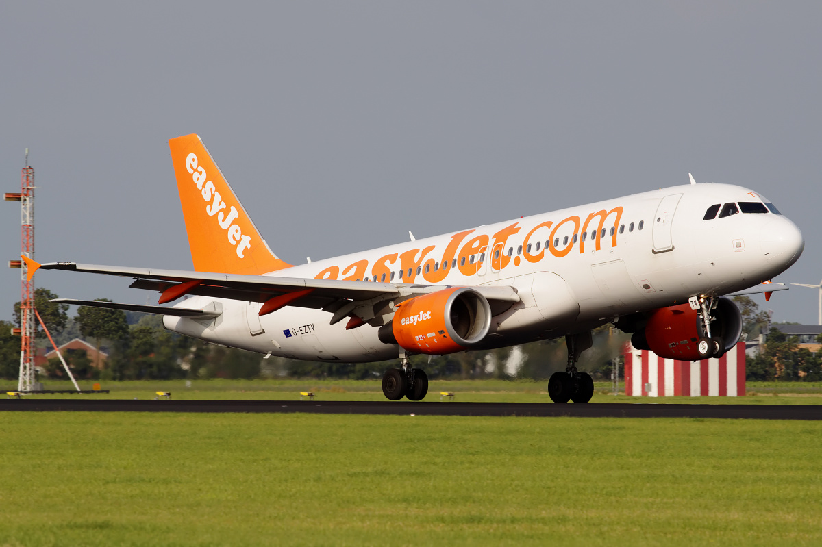 G-EZTV (Samoloty » Spotting na Schiphol » Airbus A320-200 » EasyJet)