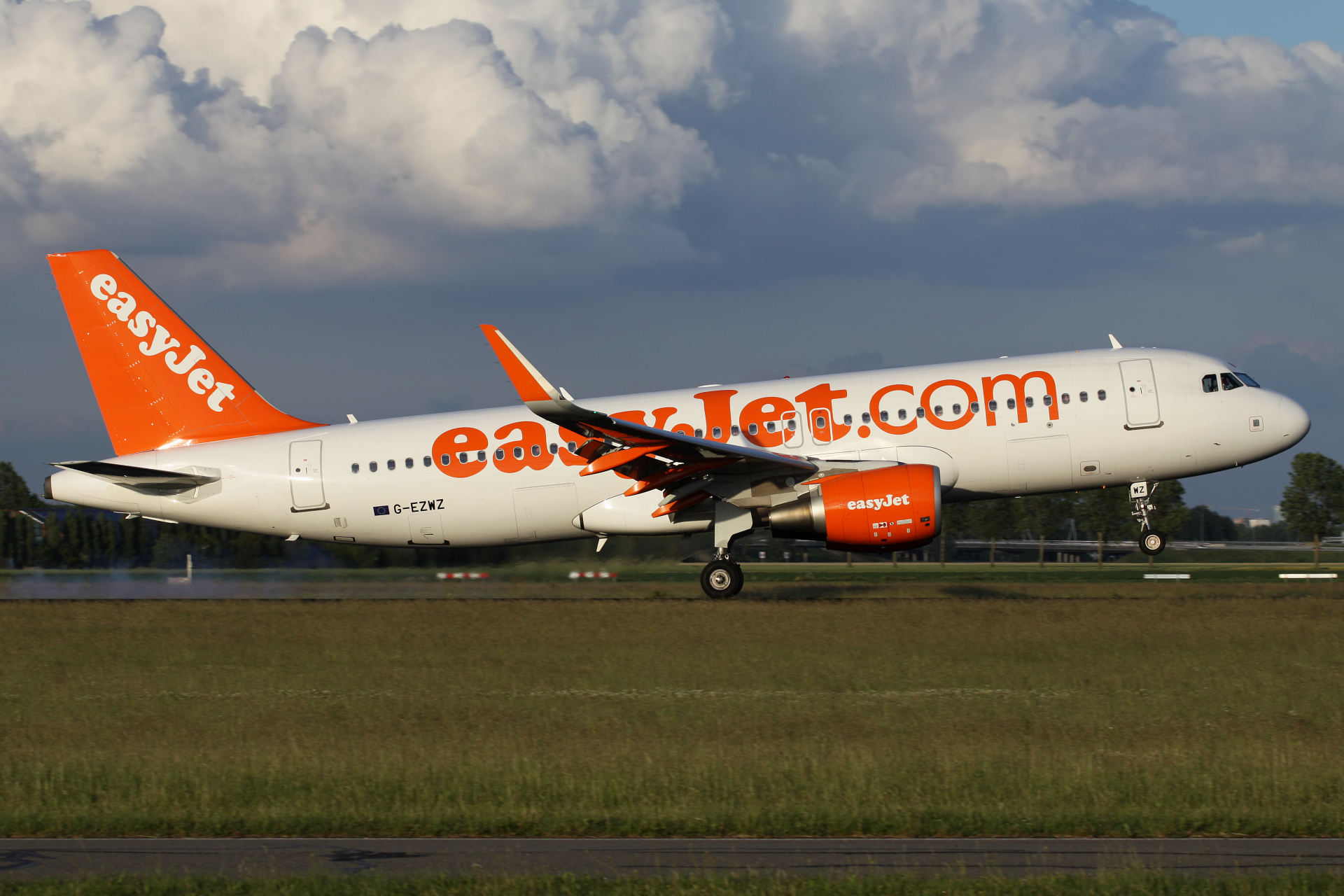 G-EZWZ (Samoloty » Spotting na Schiphol » Airbus A320-200 » EasyJet)