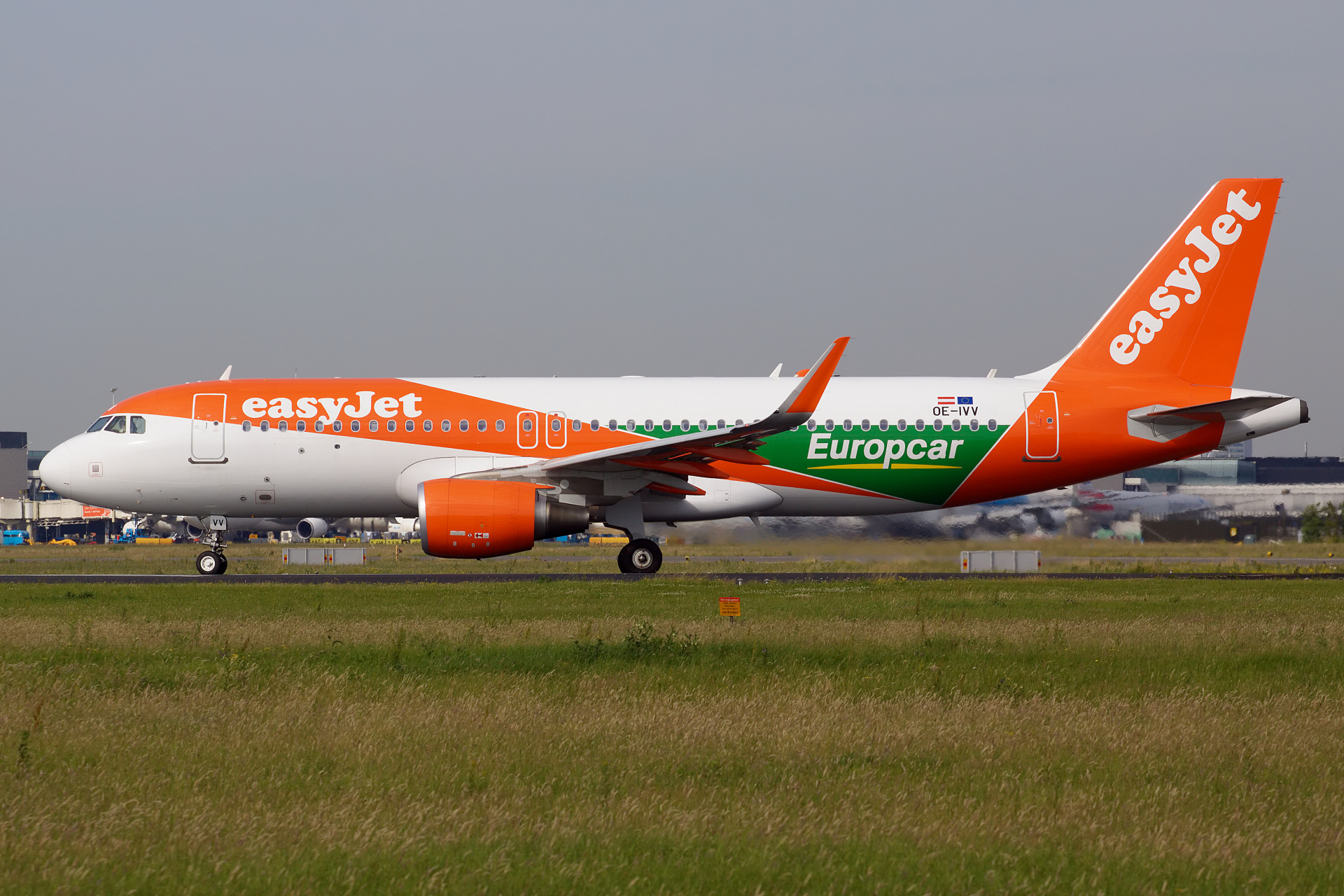 OE-IVV (malowanie Europcar) (Samoloty » Spotting na Schiphol » Airbus A320-200 » EasyJet)