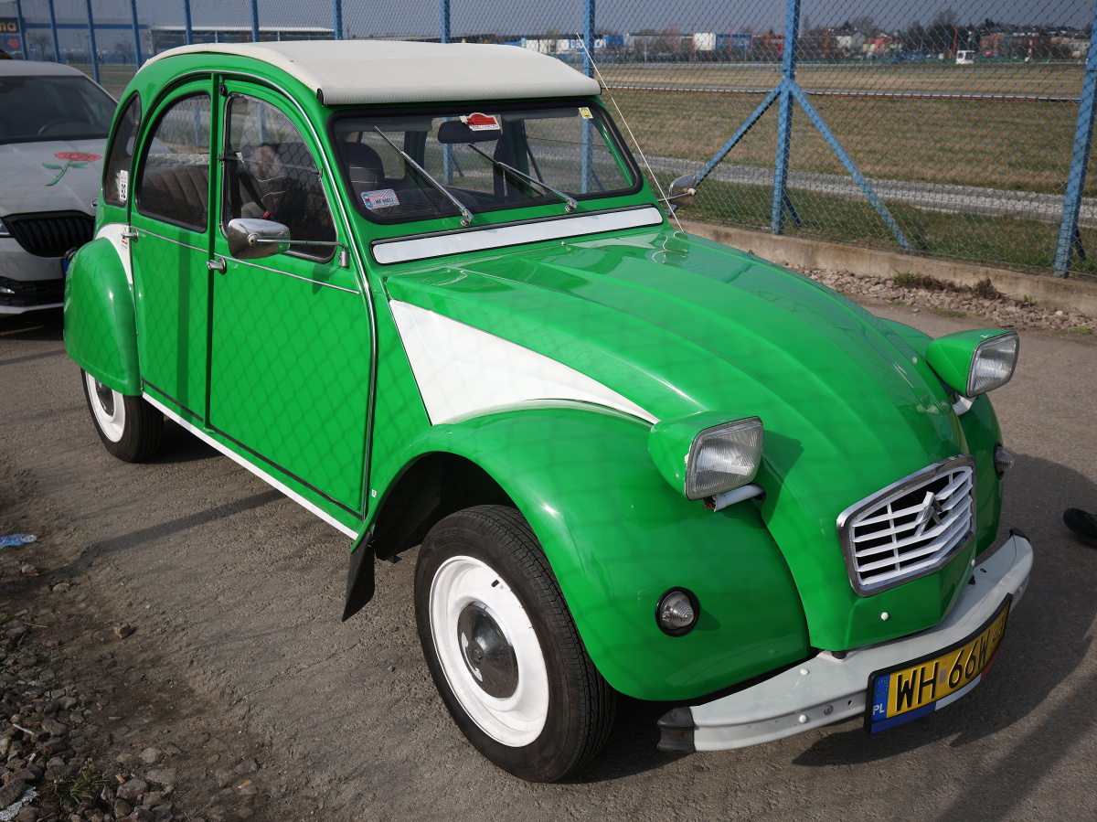 Citroën 2CV (Pojazdy » Samochody i autobusy zabytkowe)