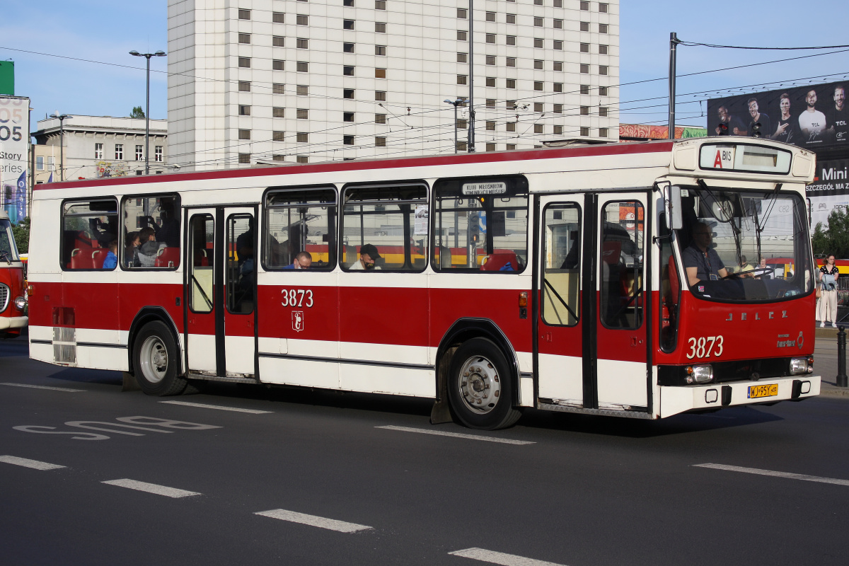 Renault PR100 (Vehicles » Vintage cars and buses)