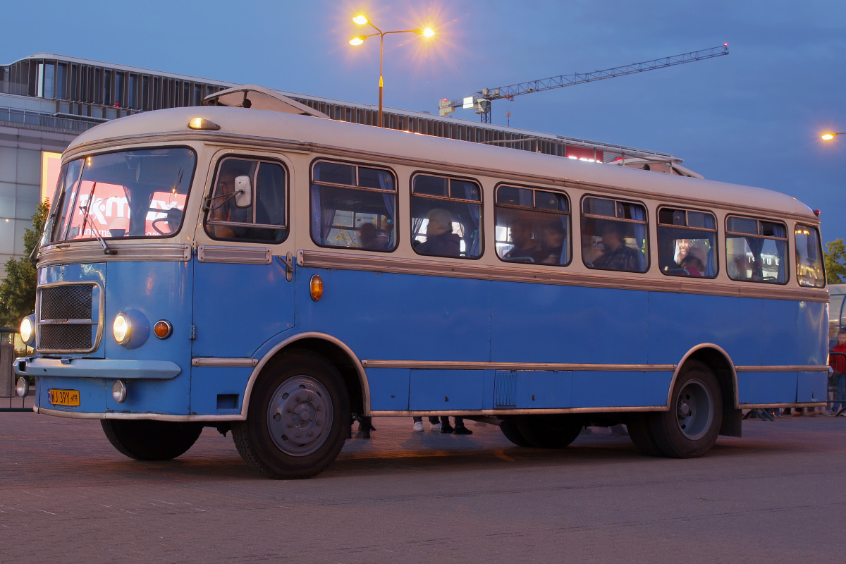 San H100A (Vehicles » Vintage cars and buses)