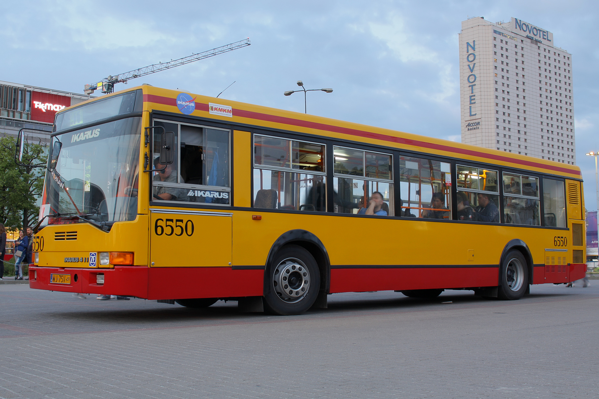 Ikarus 411 (Vehicles » Vintage cars and buses)