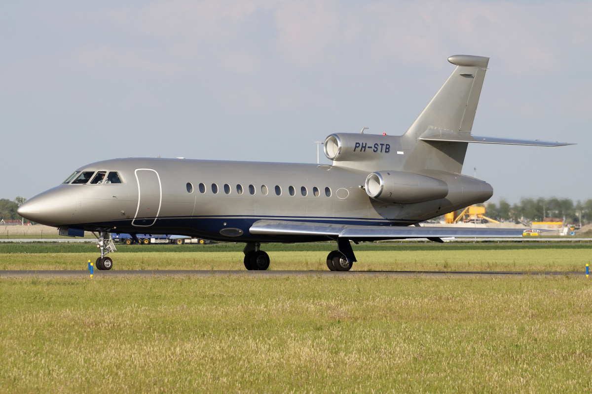 900C, PH-STB, Exxaero (Samoloty » Spotting na Schiphol » Dassault Falcon 900)