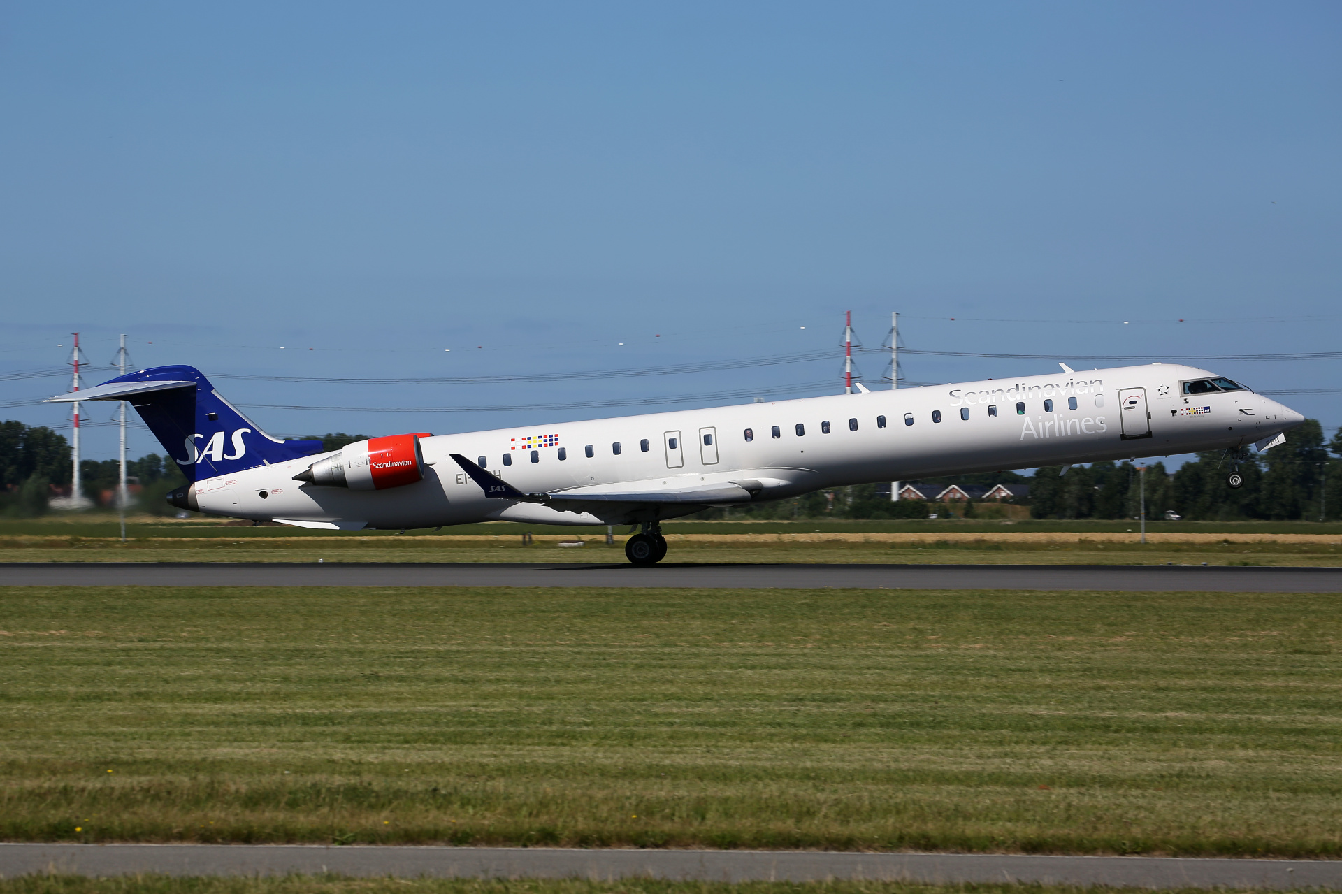 EI-FPH, SAS Scandinavian Airlines (Samoloty » Spotting na Schiphol » Mitsubishi CL-600 Regional Jet » CRJ-900)