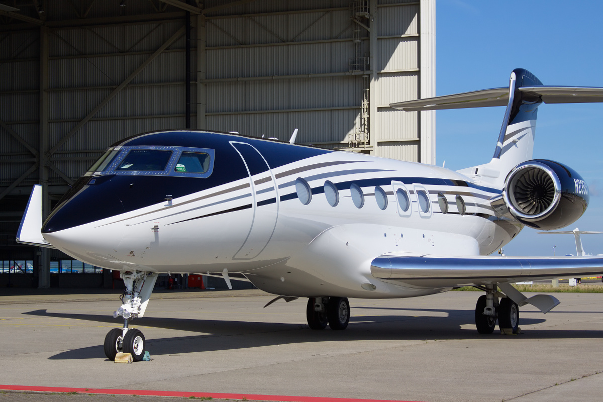 N235DX, private (Aircraft » Schiphol Spotting » Gulfstream G650)