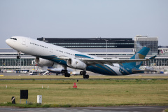 A7-AEQ (częściowe malowanie Oman Air)