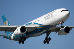 A7-AEP (malowanie Oman Air)