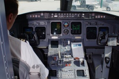Bombardier CRJ200 Regional Jet, N492SW, Delta Connection (SkyWest) - kokpit