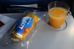 WAW-LHR: Snack