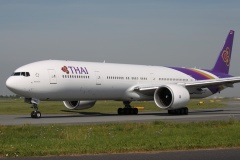 HS-TKN (Lotnictwo &raquo; Spotting na EPWA &raquo; Boeing 777-300ER &raquo; Thai Airlines)