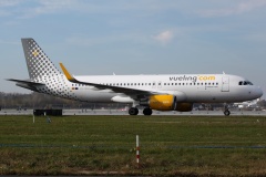 EC-MAH (Lotnictwo &raquo; Spotting na EPWA &raquo; Airbus A320-200 &raquo; Vueling Airlines)