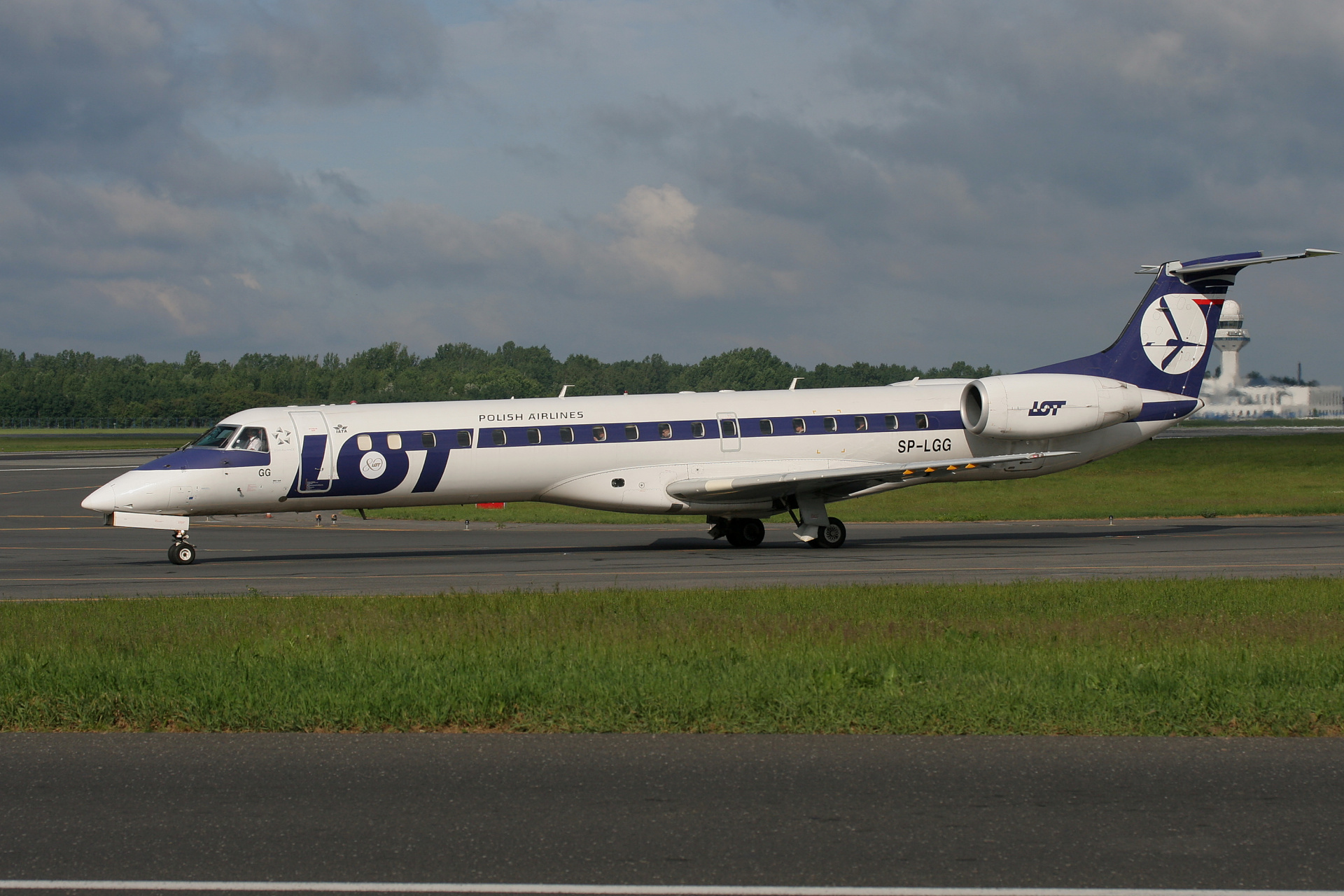 SP-LGG (80th Anniversary sticker) (Aviation &raquo; EPWA Spotting &raquo; Embraer ERJ-145 &raquo; LOT Polish Airlines)
