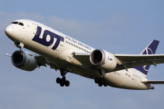 SP-LRA (naklejka "Niepodległa") (Lotnictwo &raquo; Spotting na EPWA &raquo; Boeing 787-8 Dreamliner &raquo; Polskie Linie Lotnicze LOT)