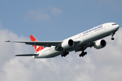 TC-LJK (Lotnictwo &raquo; Port Lotniczy im. Atatürka w Stambule &raquo; Boeing 777-300ER &raquo; THY Turkish Airlines)