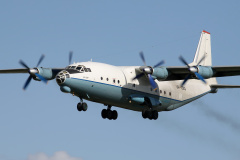 An-12BP, UR-CBG (Lotnictwo &raquo; Spotting na EPWA &raquo; Antonow An-12 &raquo; Cavok Air)