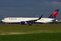 N1605 (Aviation &raquo; Schiphol Spotting &raquo; Boeing 767-300 &raquo; Delta Airlines)