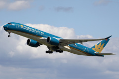VN-A898, Vietnam Airlines (Lotnictwo &raquo; Spotting na EPWA &raquo; Airbus A350-900)
