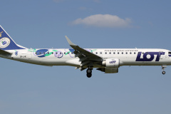 SP-LNC ("Śliwka Nałęczowska" wrap) (Aviation &raquo; EPWA Spotting &raquo; Embraer E195 (ERJ-190-200) &raquo; LOT Polish Airlines)