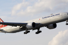 TC-JJE (Lotnictwo &raquo; Spotting na EPWA &raquo; Boeing 777-300ER &raquo; THY Turkish Airlines)