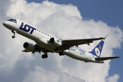 SP-LNC ("Śliwka Nałęczowska" wrap) (Aviation &raquo; EPWA Spotting &raquo; Embraer E195 (ERJ-190-200) &raquo; LOT Polish Airlines)